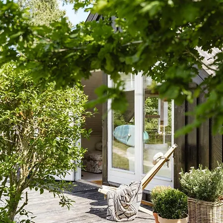 Close To Beach, Forest And Bike Trails Semesterbostad *