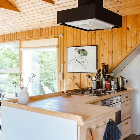 Close To Beach, Forest And Bike Trails Semesterbostad